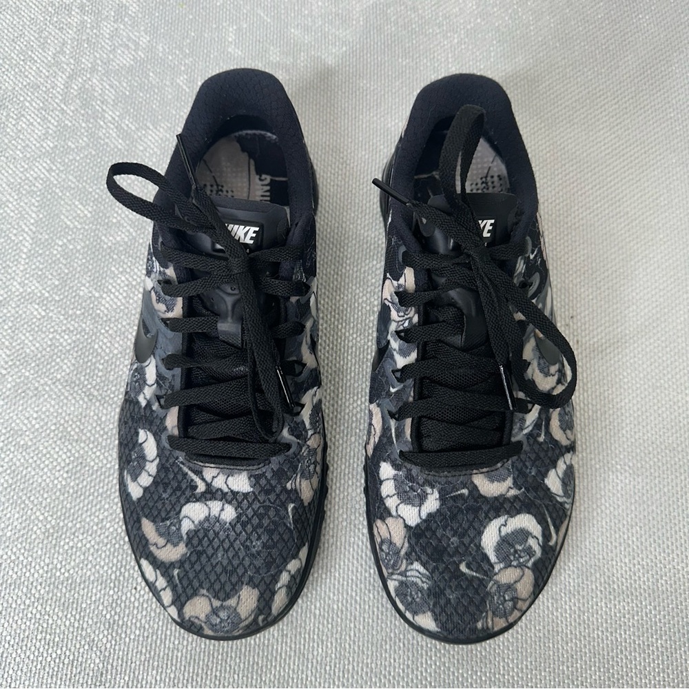 Nike 🌻 Women's Black and White Floral Metcon  Sneakers Sz 7.5 - Picture 3 of 8